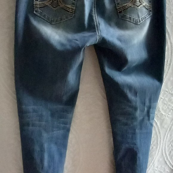 YMI Distressed Wash Low Rise Denim Jeans Junior's Size 11 (T-356) - Picture 5 of 8